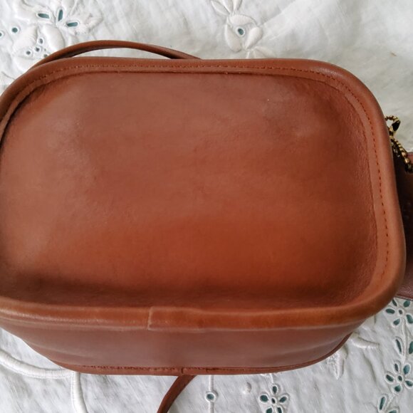 Vintage Coach Hadley Crossbody Handbag in British Tan 9935 - Picture 8 of 12